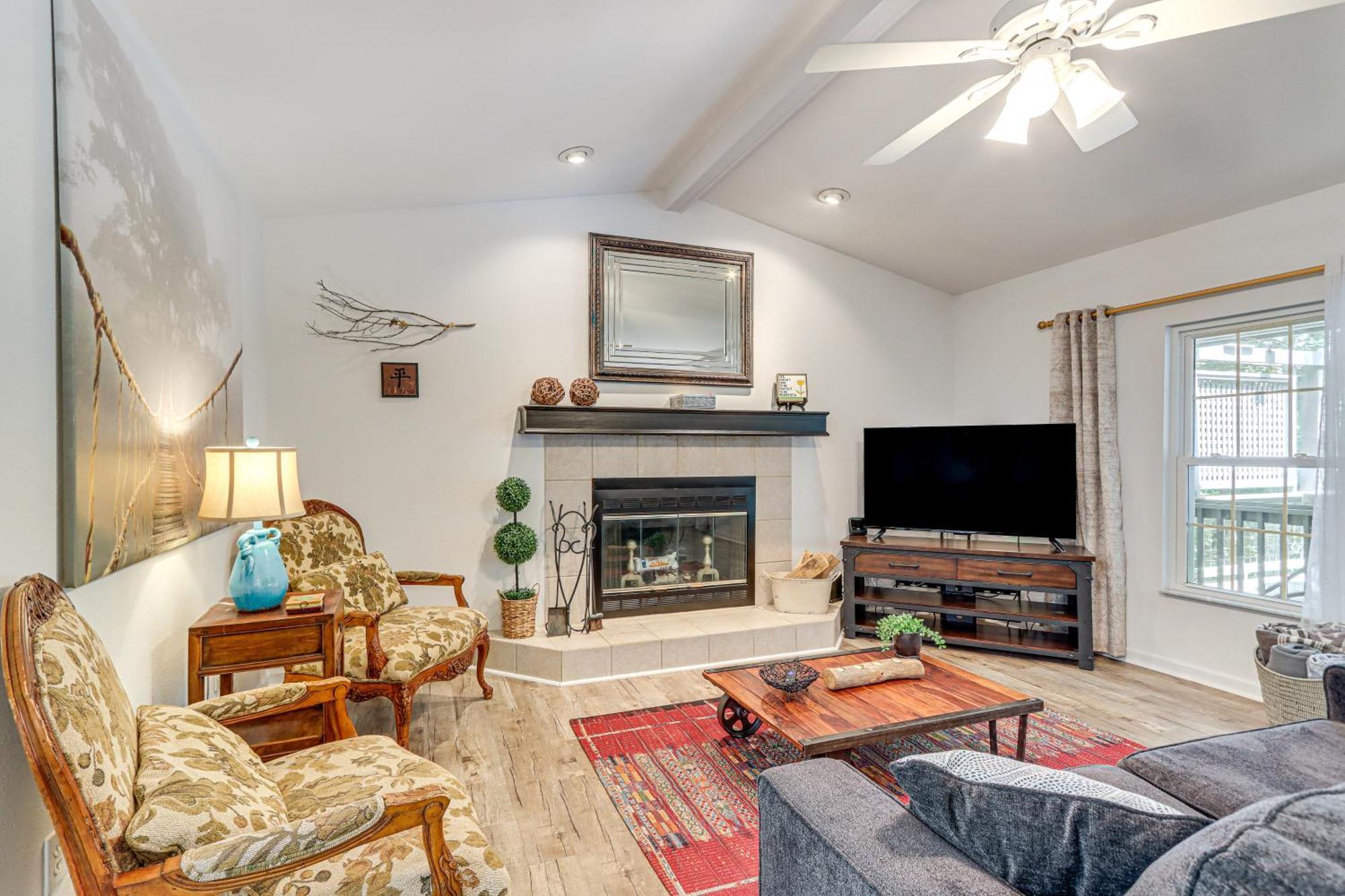Pet-Friendly Home With Hot Tub In Blue Ridge! Eksteriør bilde